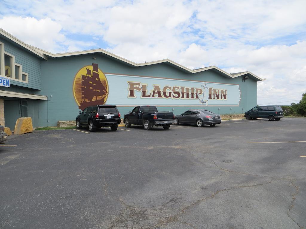 Flagship Inn Lake Brownwood Exterior photo