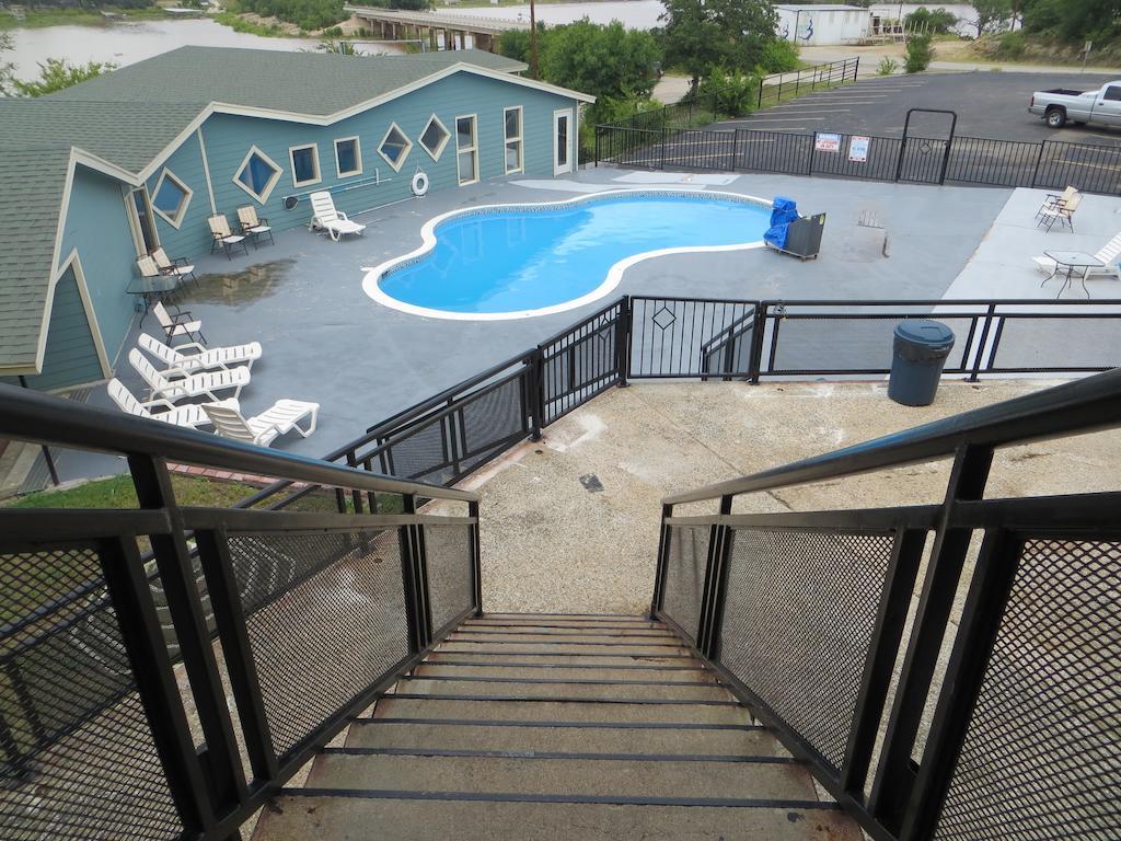 Flagship Inn Lake Brownwood Exterior photo