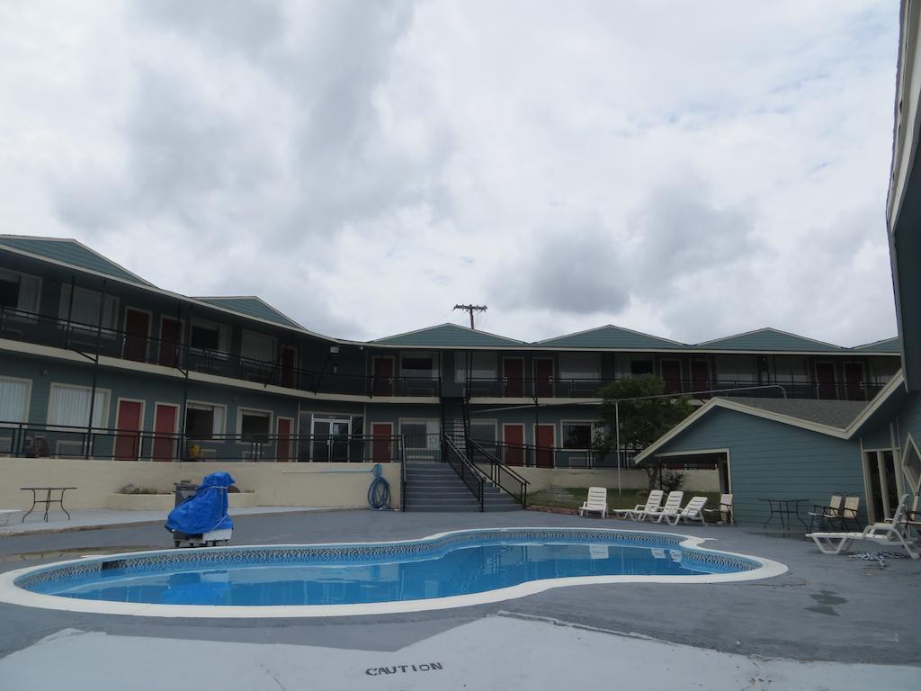 Flagship Inn Lake Brownwood Exterior photo